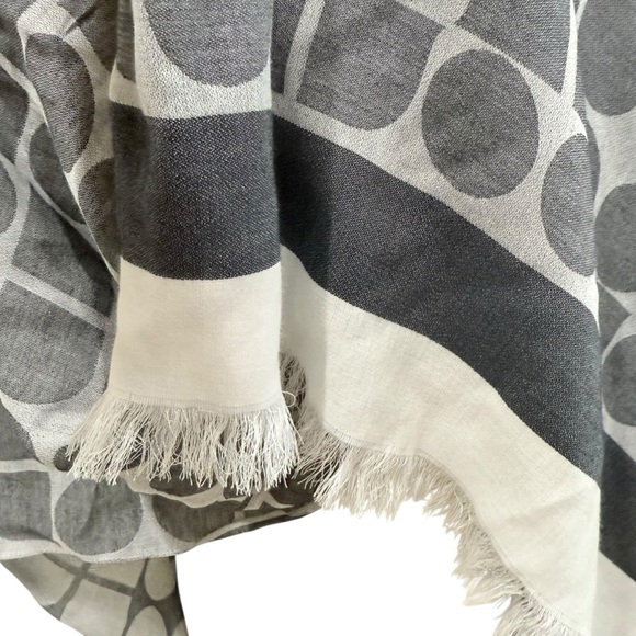 Kate Spade New York Noel Yarn Dyed Ruana Cream Black $128 Geometric Pattern NWT - Picture 6 of 12